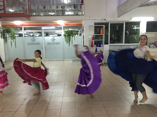 Academia de Danzas Folklóricas Esmila Zevallos